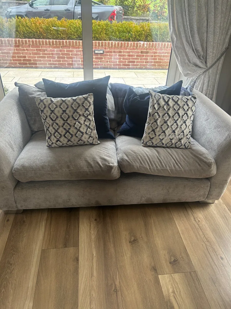 Couch - Image 4