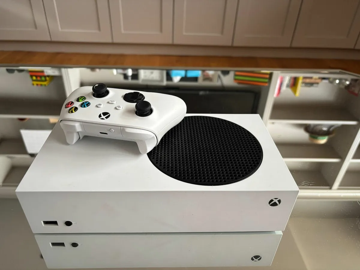 Samsung TV 65" and XBOX Series S - Image 1