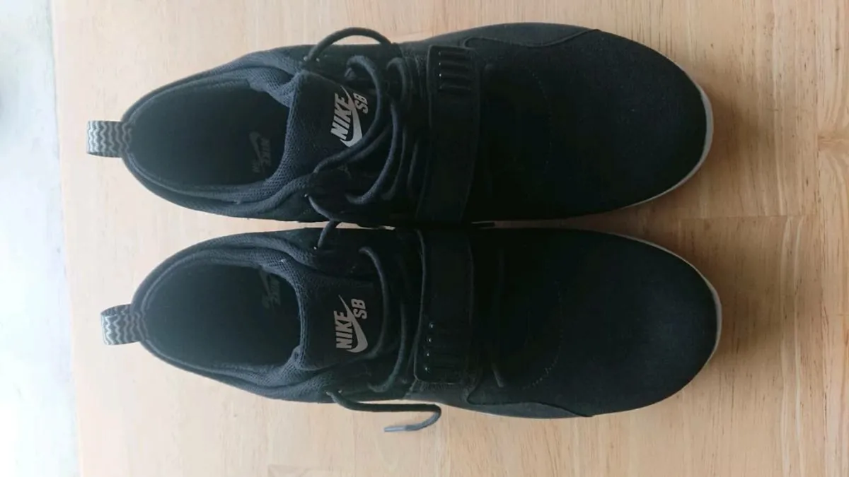 Runners - Image 1