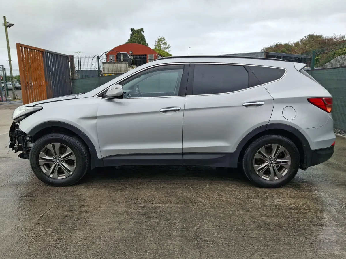 2013 Hyundai Santa fe  7 Seater - Image 2