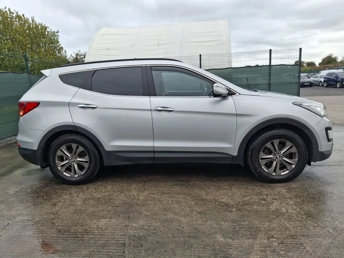 2013 Hyundai Santa fe  7 Seater - Image 3