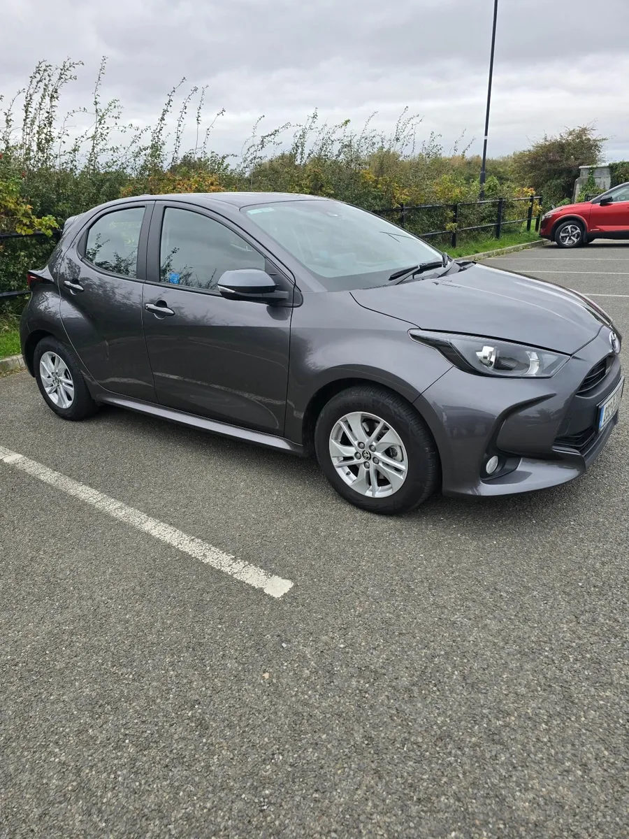Toyota Yaris 2023 - Image 2