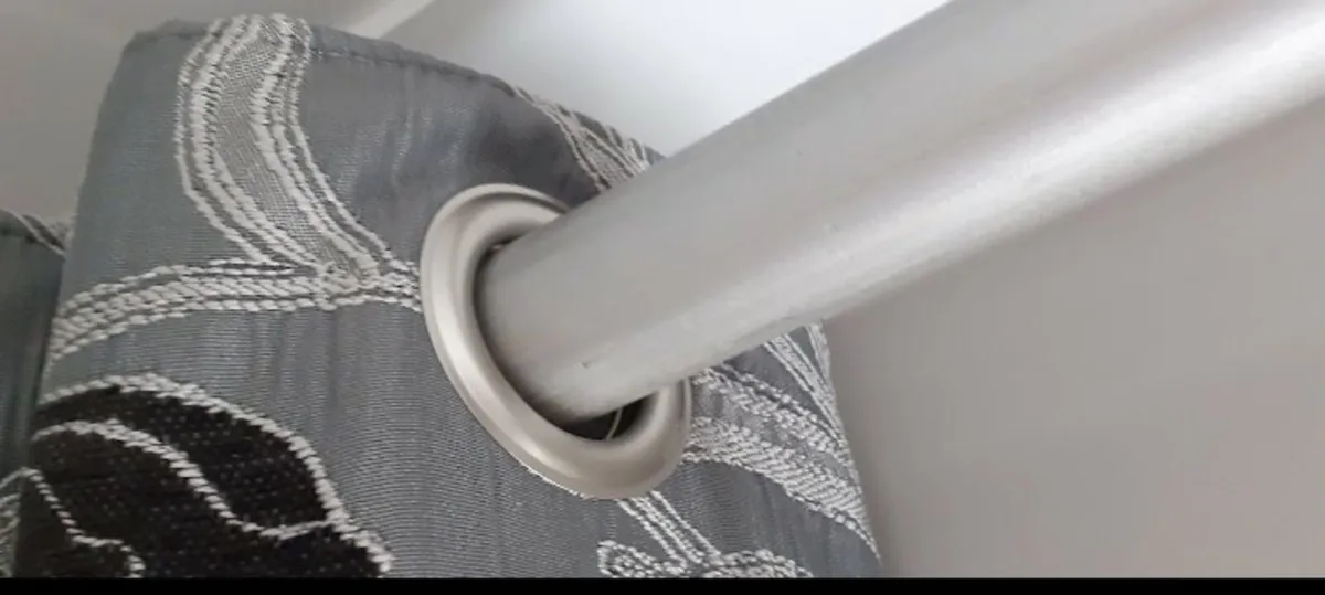 Curtains - Image 4