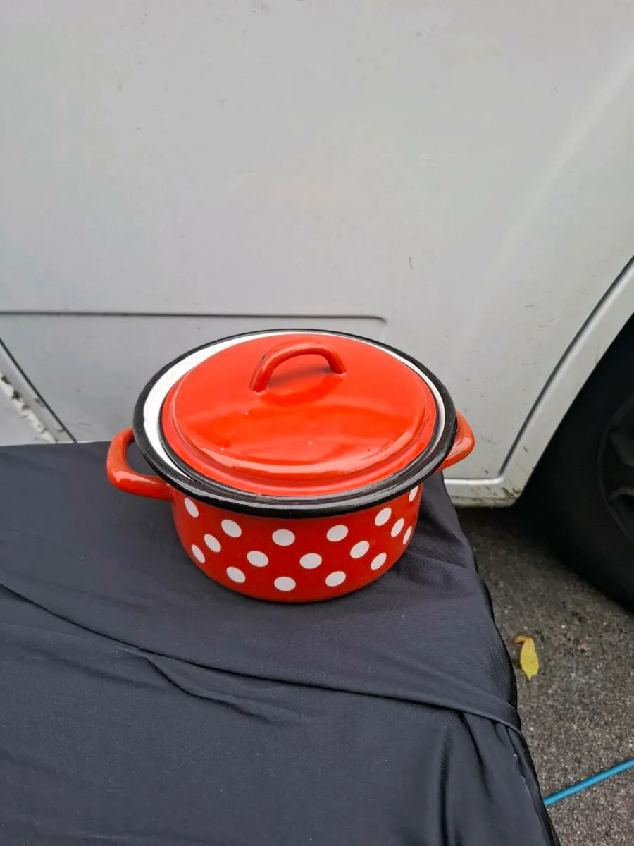 Small enamel cooking pot postage possible - Image 1