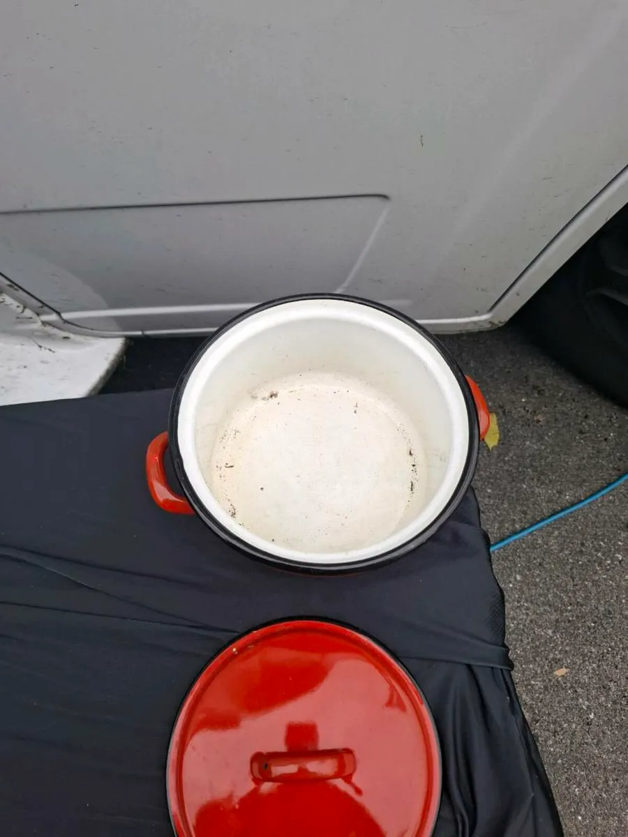 Small enamel cooking pot postage possible - Image 2