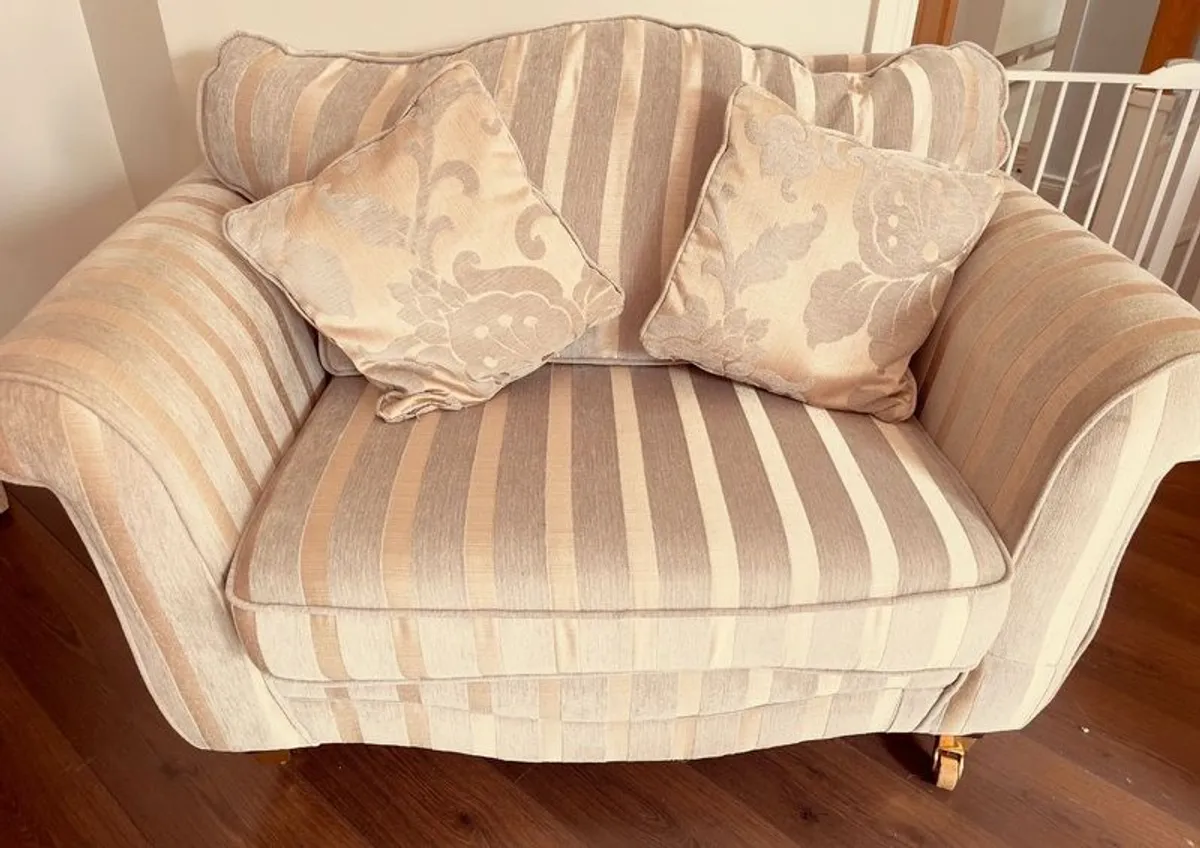 sofa - Image 3