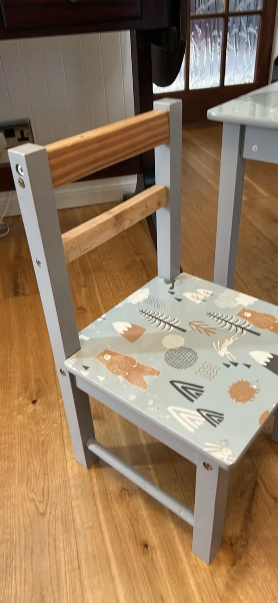 Children’s Table and 2 Chairs - Image 4
