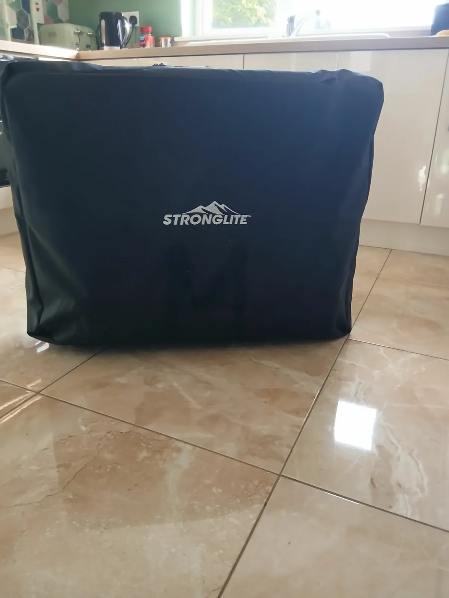 Massage table - Image 2