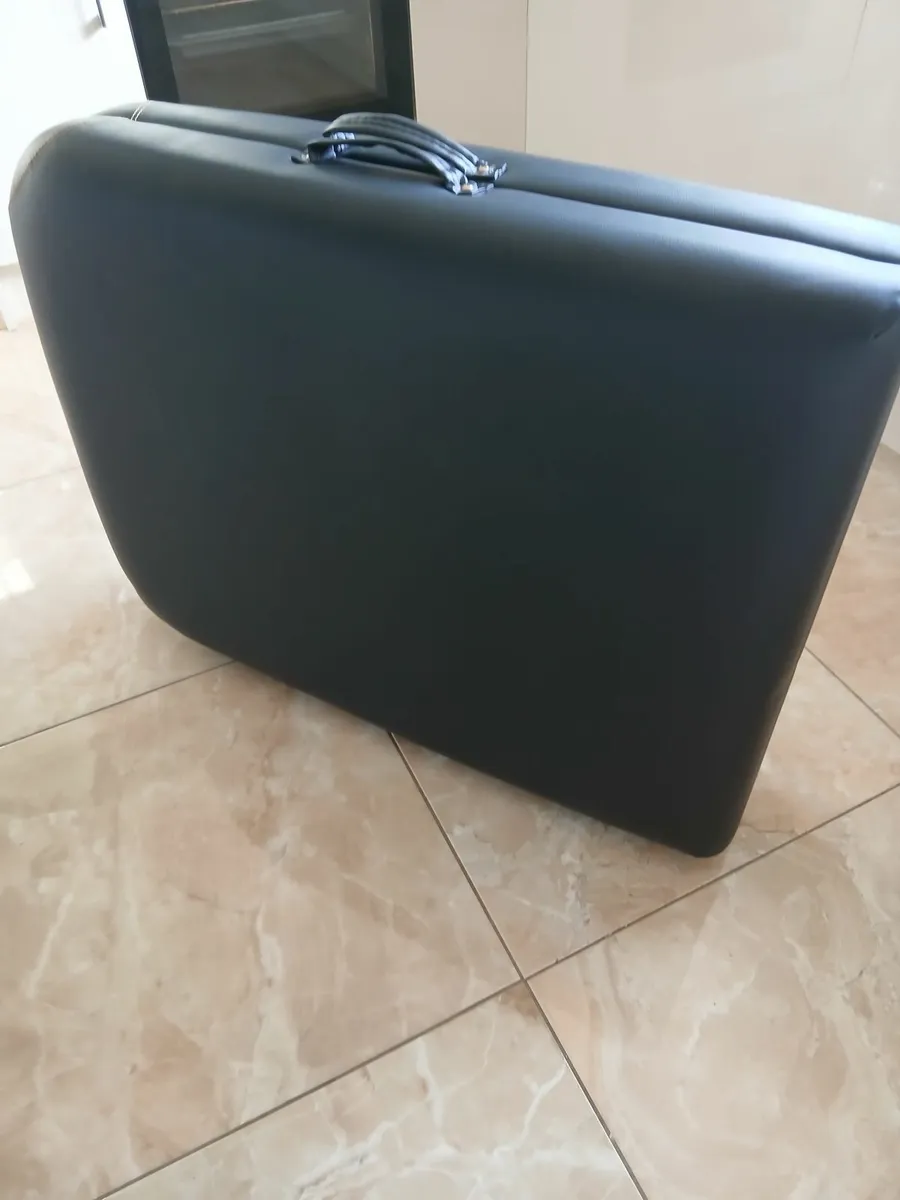 Massage table - Image 4