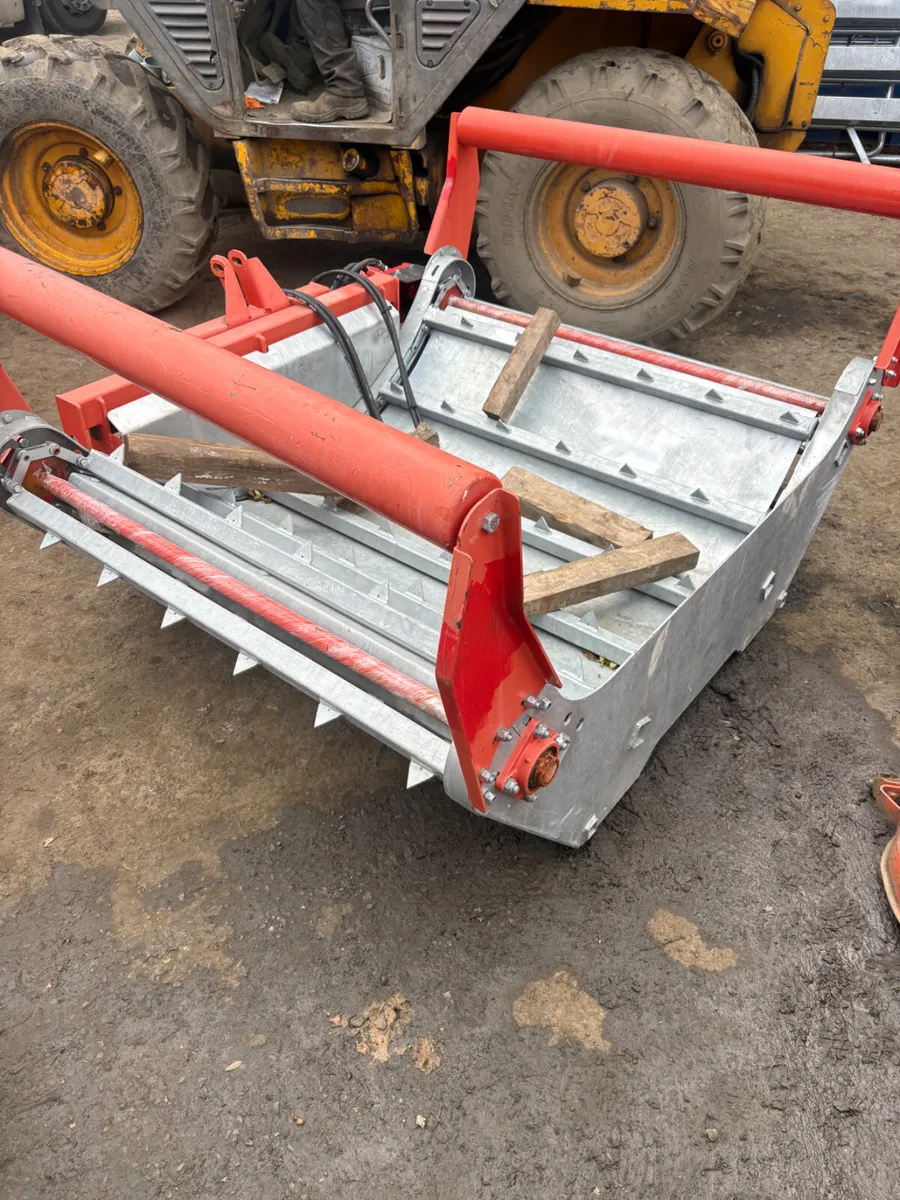 Belmac bale unwinder