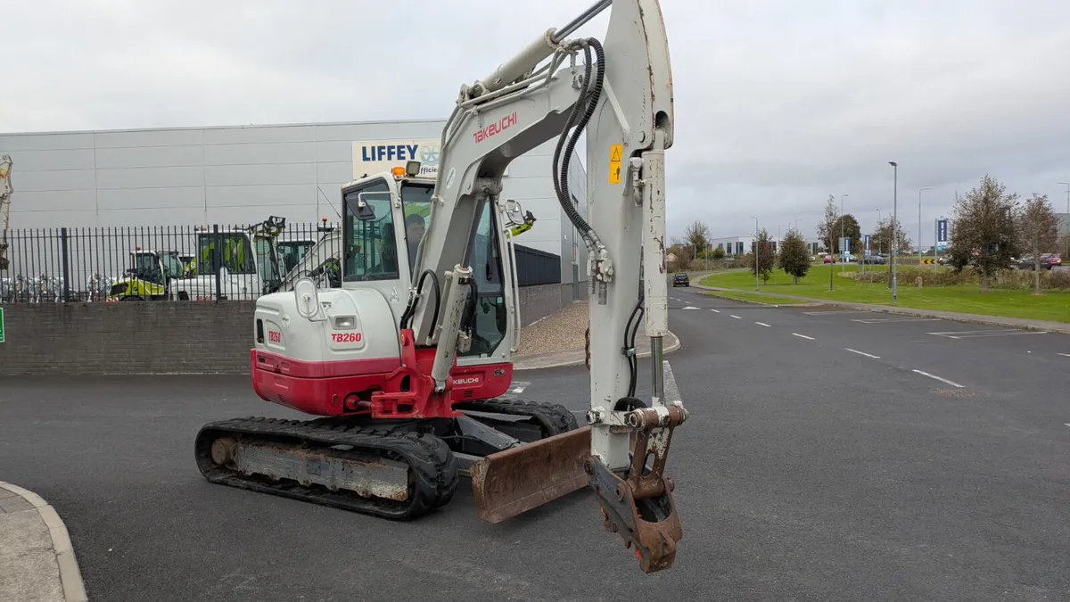 Takeuchi TB260 Digger - Image 3