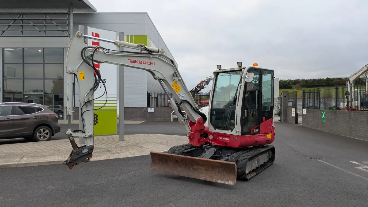 Takeuchi TB260 Digger - Image 2