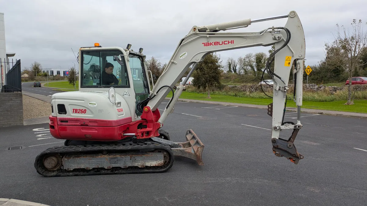 Takeuchi TB260 Digger - Image 4