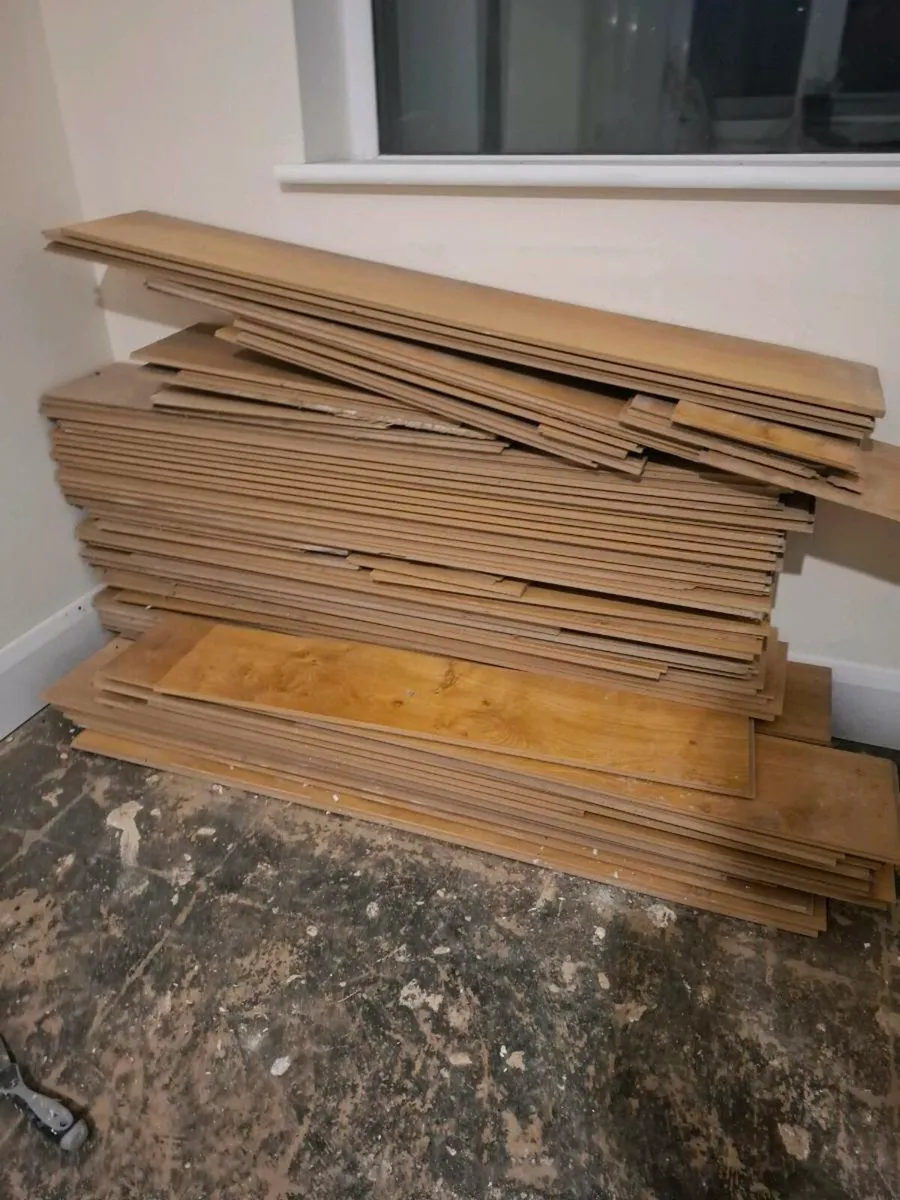 Laminate Oak timber floor - Image 4