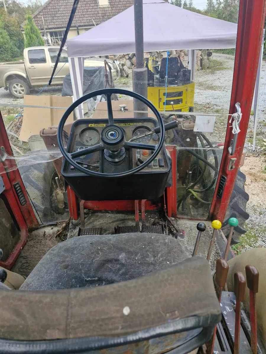885xl Tractor - Image 2