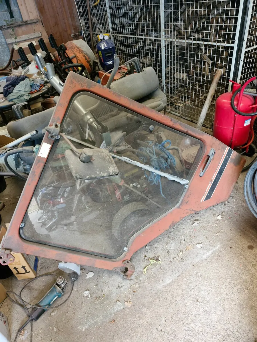 885xl Tractor - Image 3