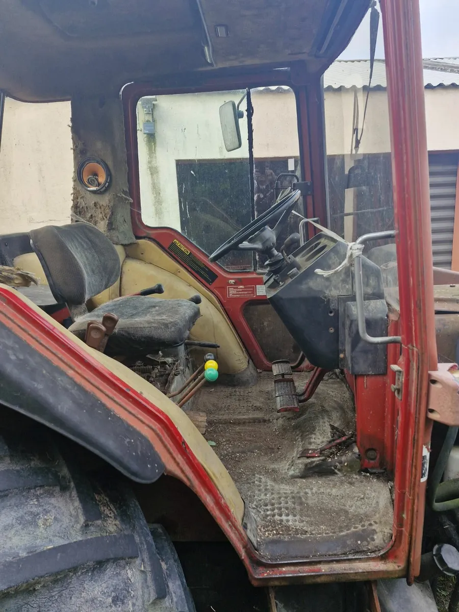885xl Tractor - Image 4