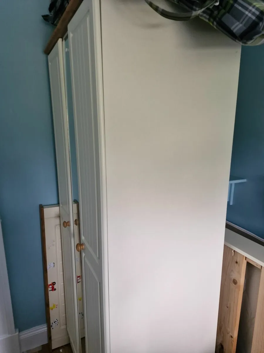 Wardrobe - Image 3