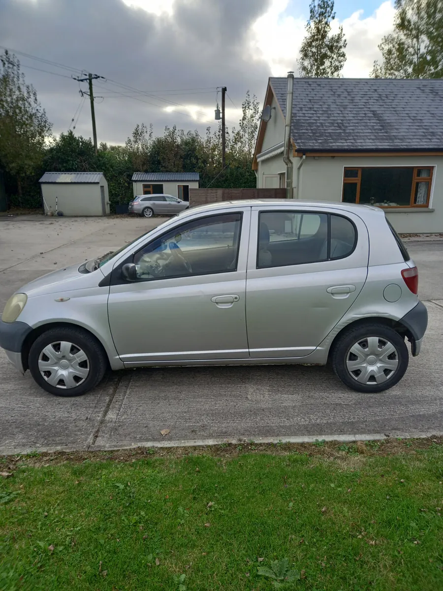 2000 Toyota Yaris 1L Petrol - Image 3