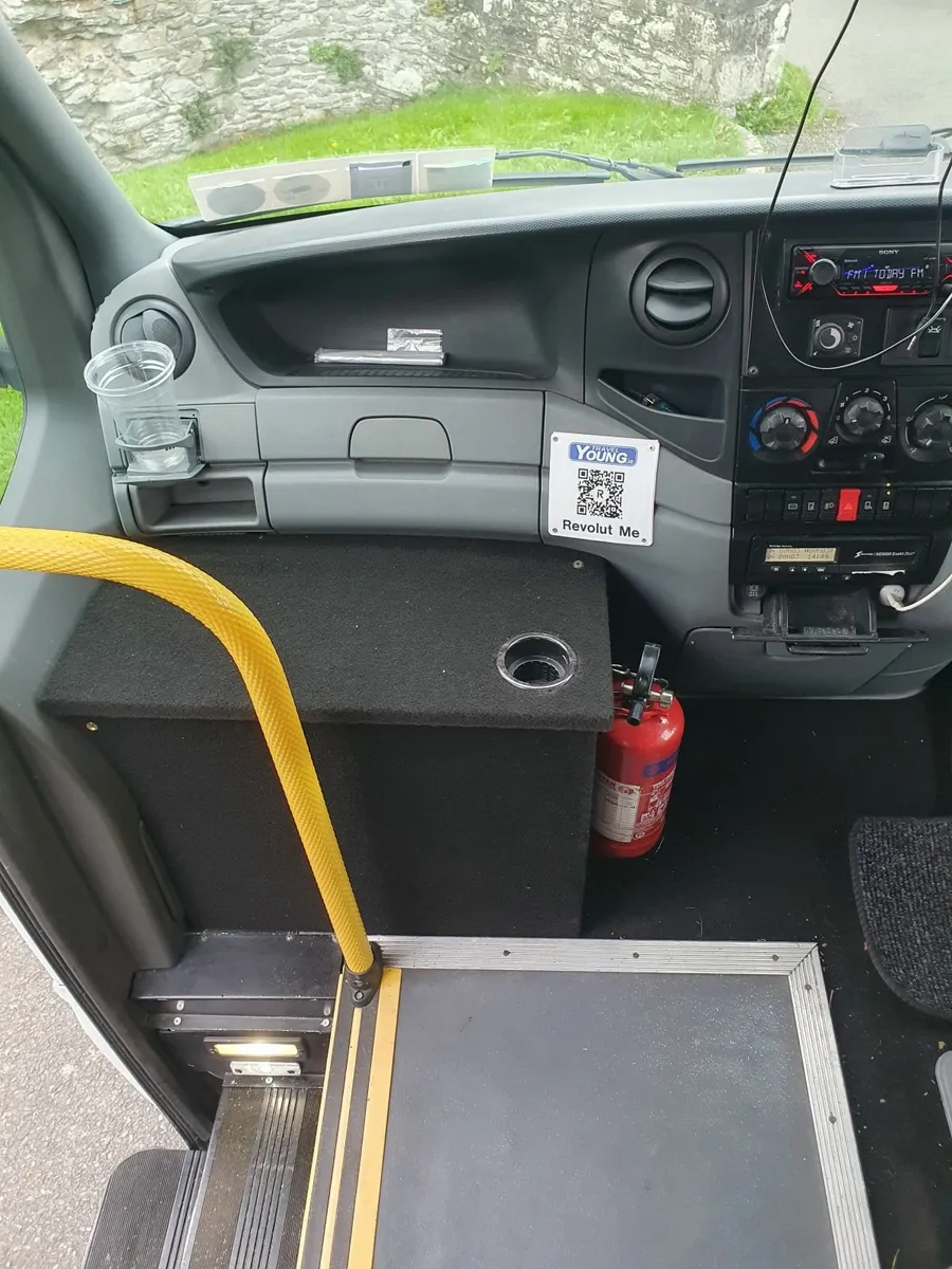 Iveco Daily 17 seater plus driver - Image 4