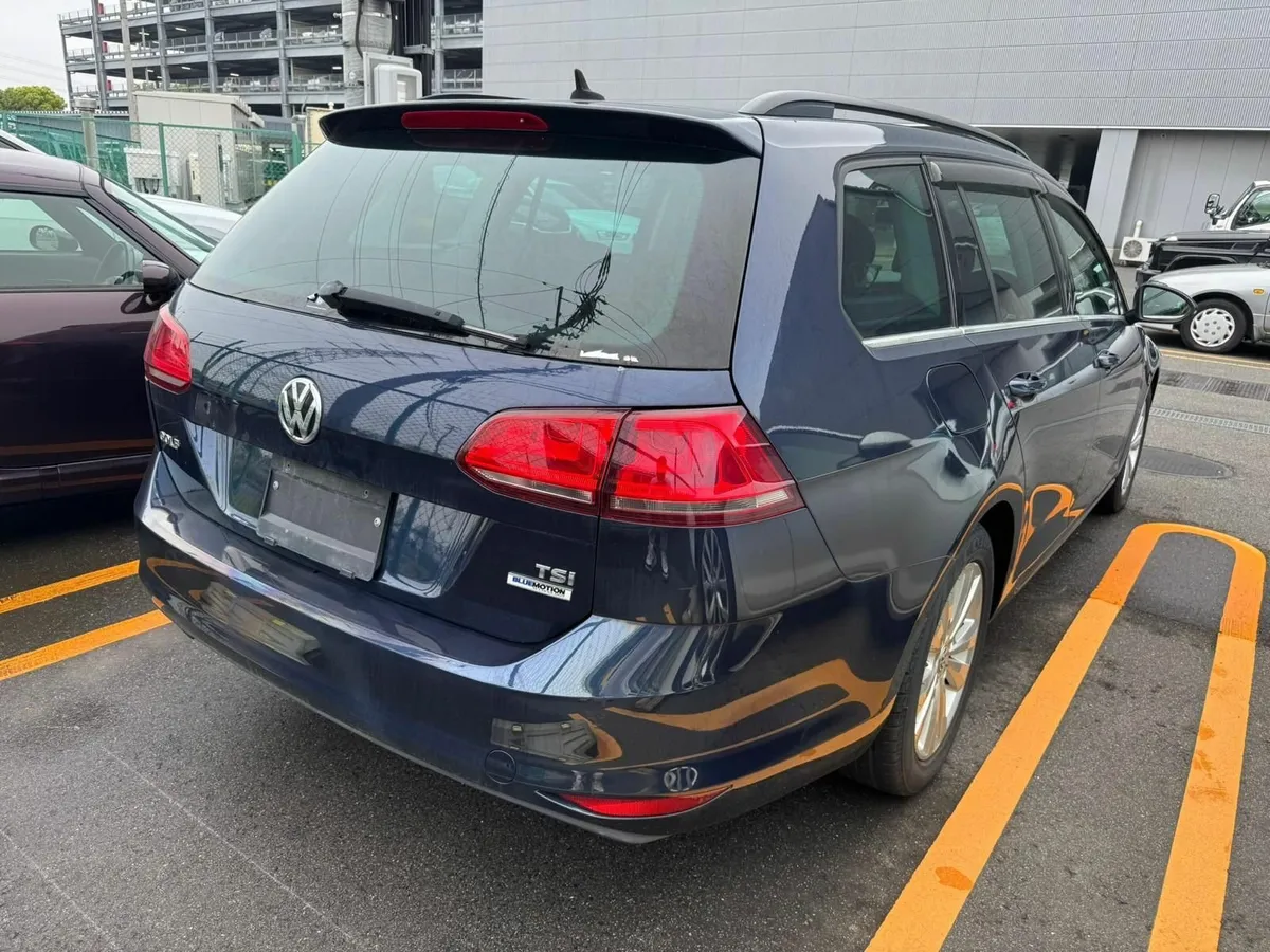 Volkswagen Golf 2014 - automatic - 100k km - Image 3