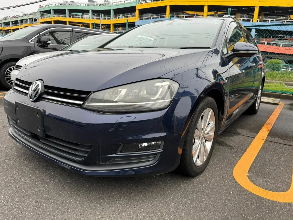 Volkswagen Golf 2014 - automatic - 100k km - Image 4