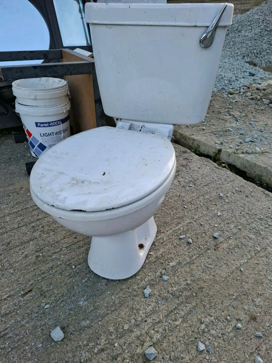 Toilet - Image 2