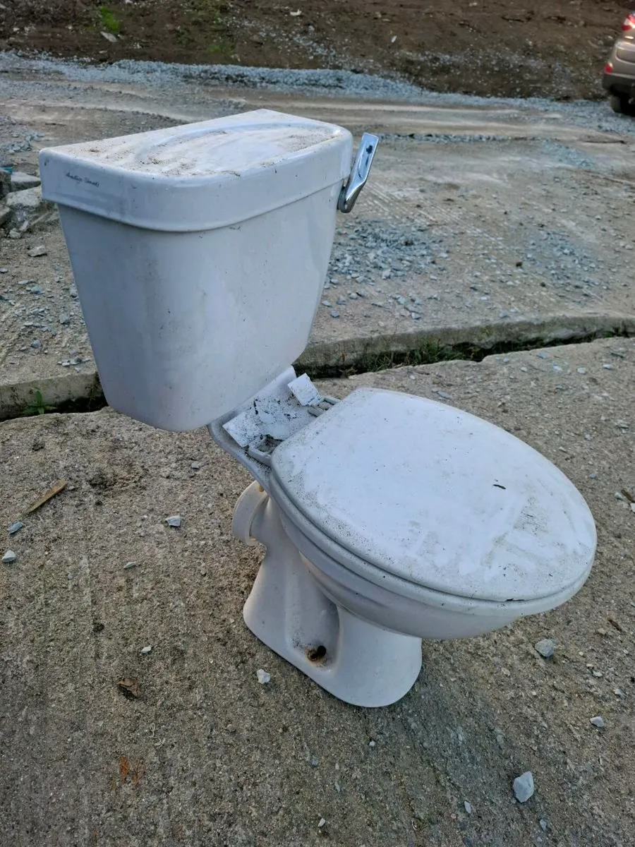 Toilet - Image 3