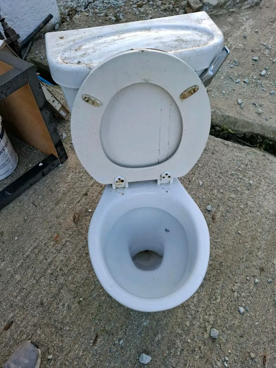 Toilet - Image 4