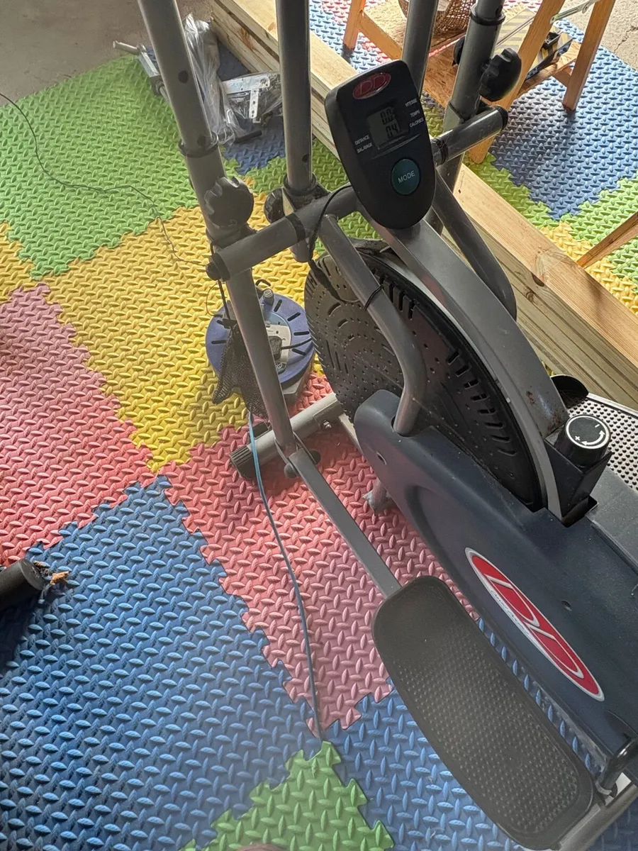Cross trainer with exercise bike - Image 1