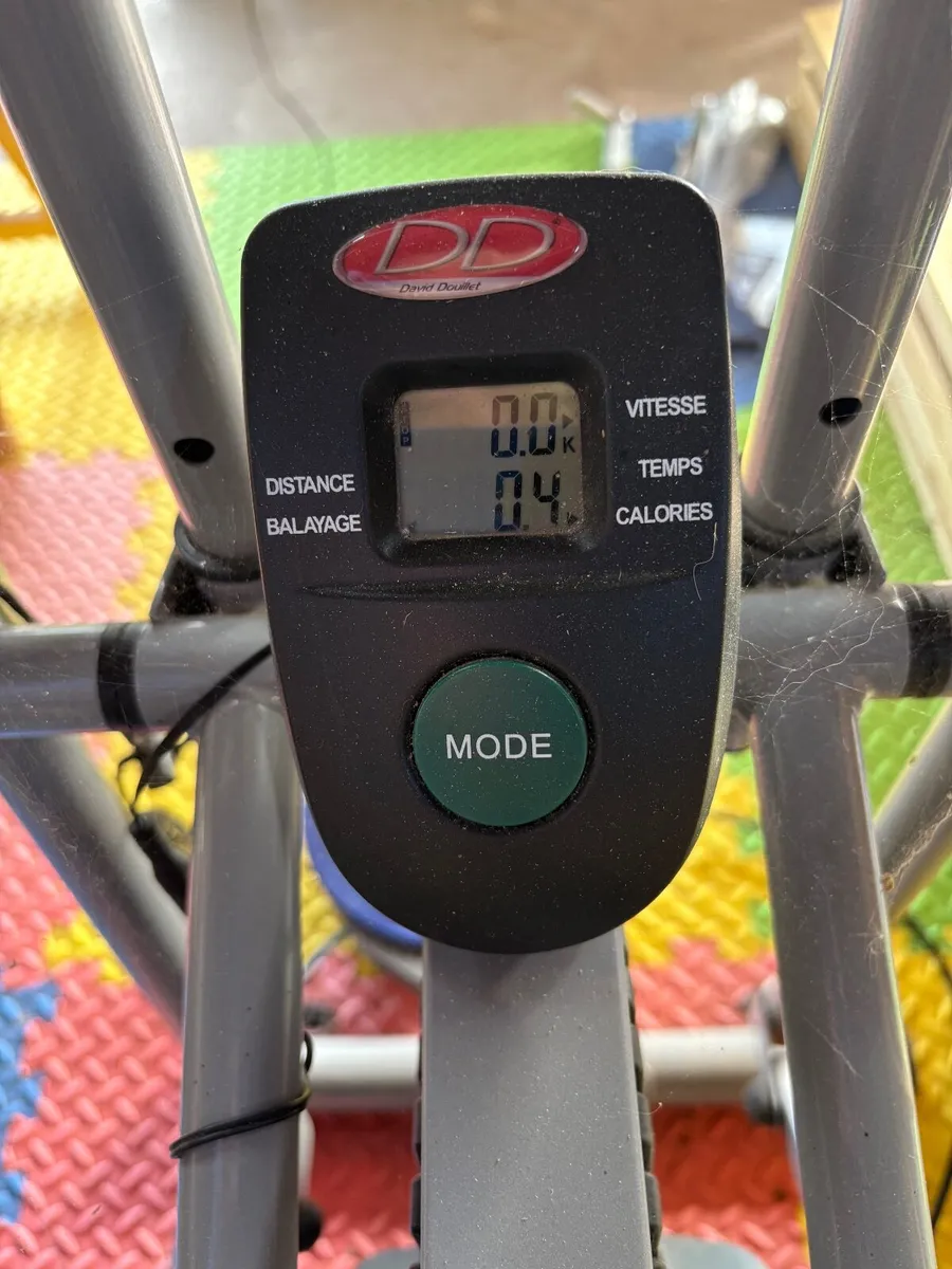 Cross trainer with exercise bike - Image 3