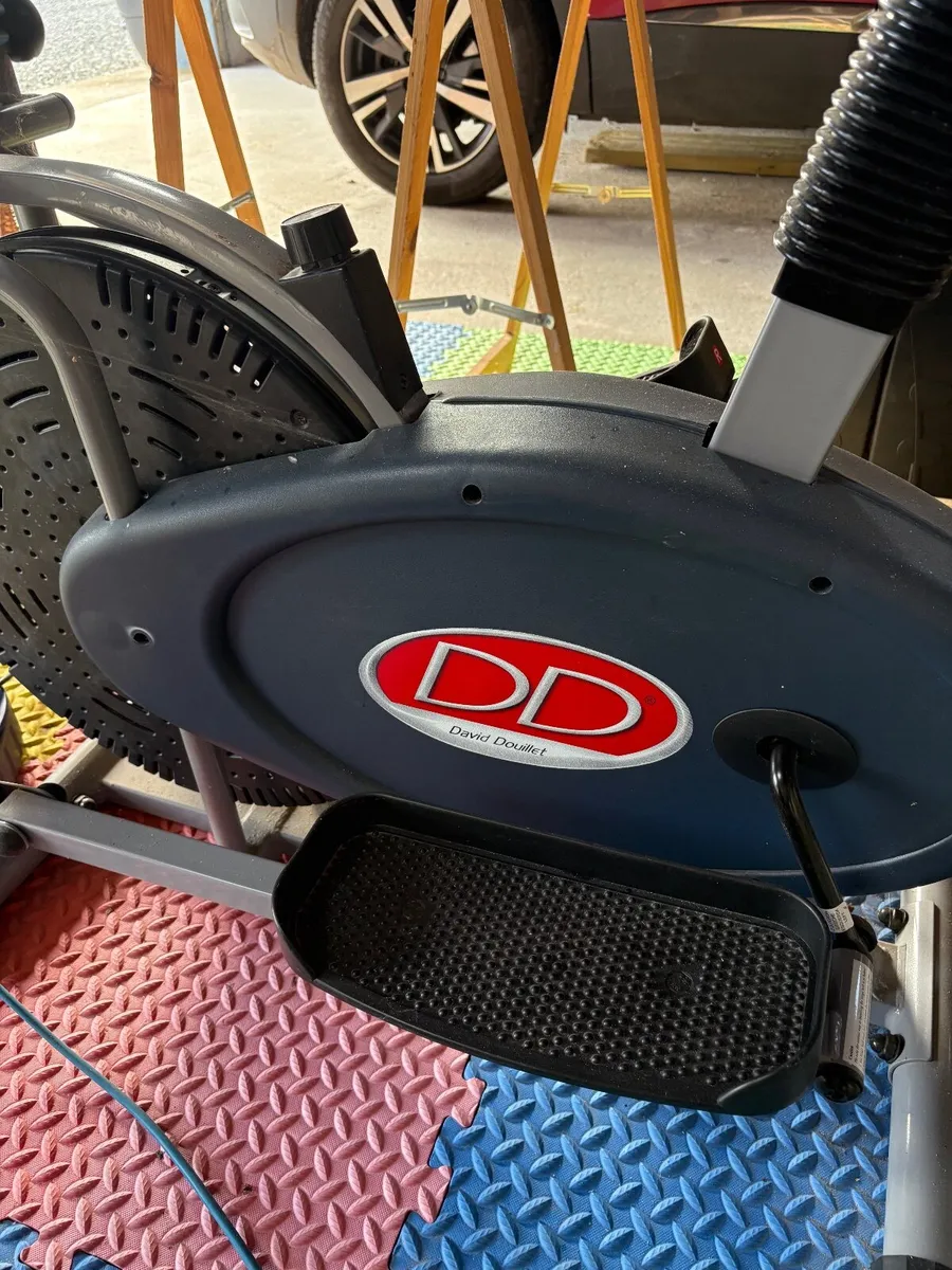Cross trainer with exercise bike - Image 4