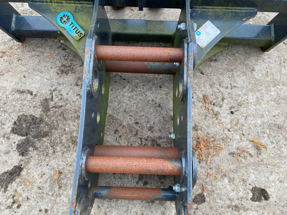 Titus 6/13 Ton Floating Forks for Excavator - Image 4