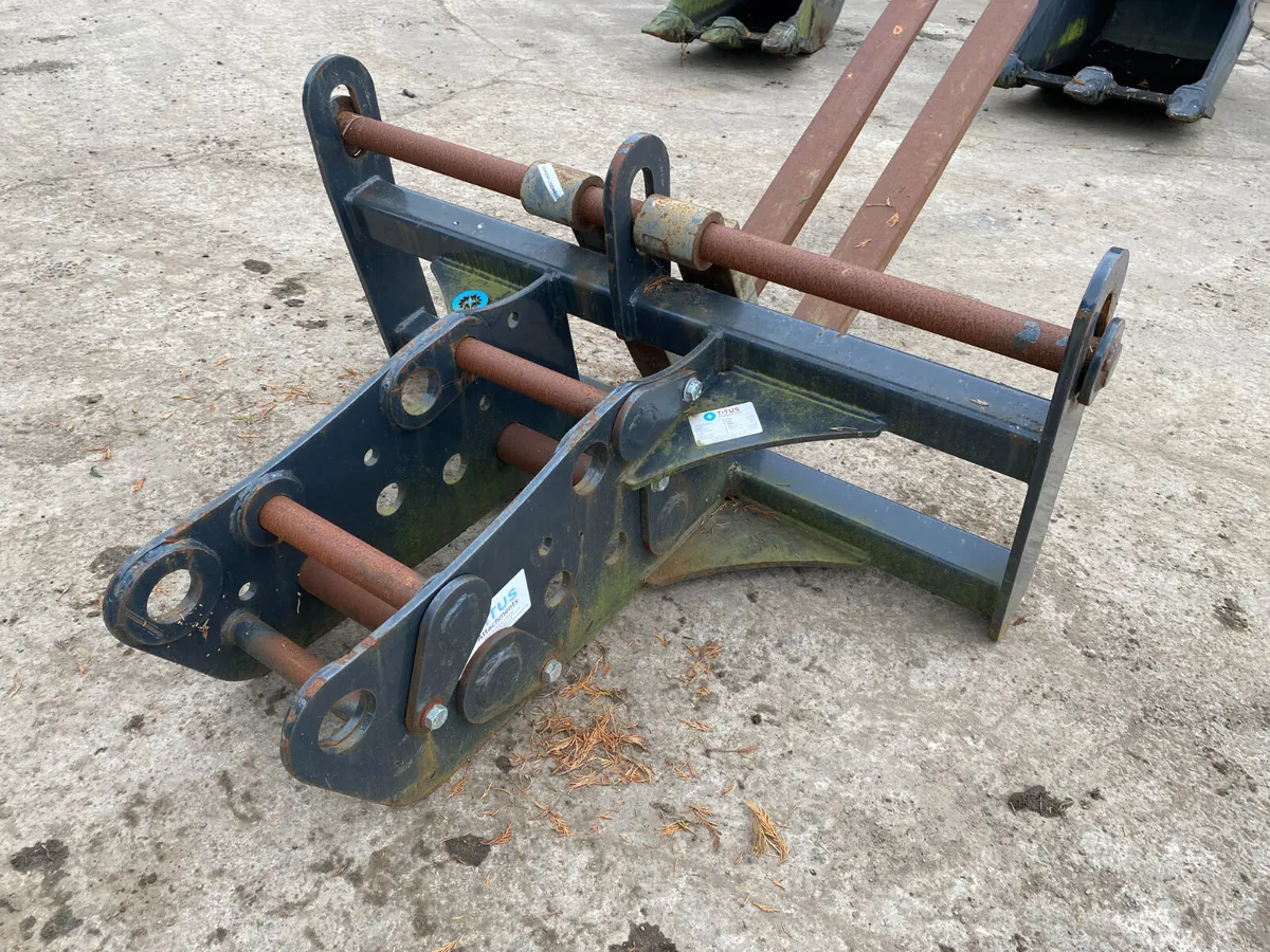 Titus 6/13 Ton Floating Forks for Excavator - Image 3