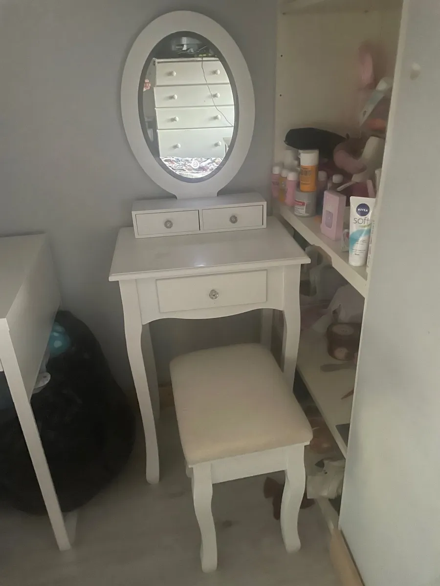 Vanity table & stool - Image 1
