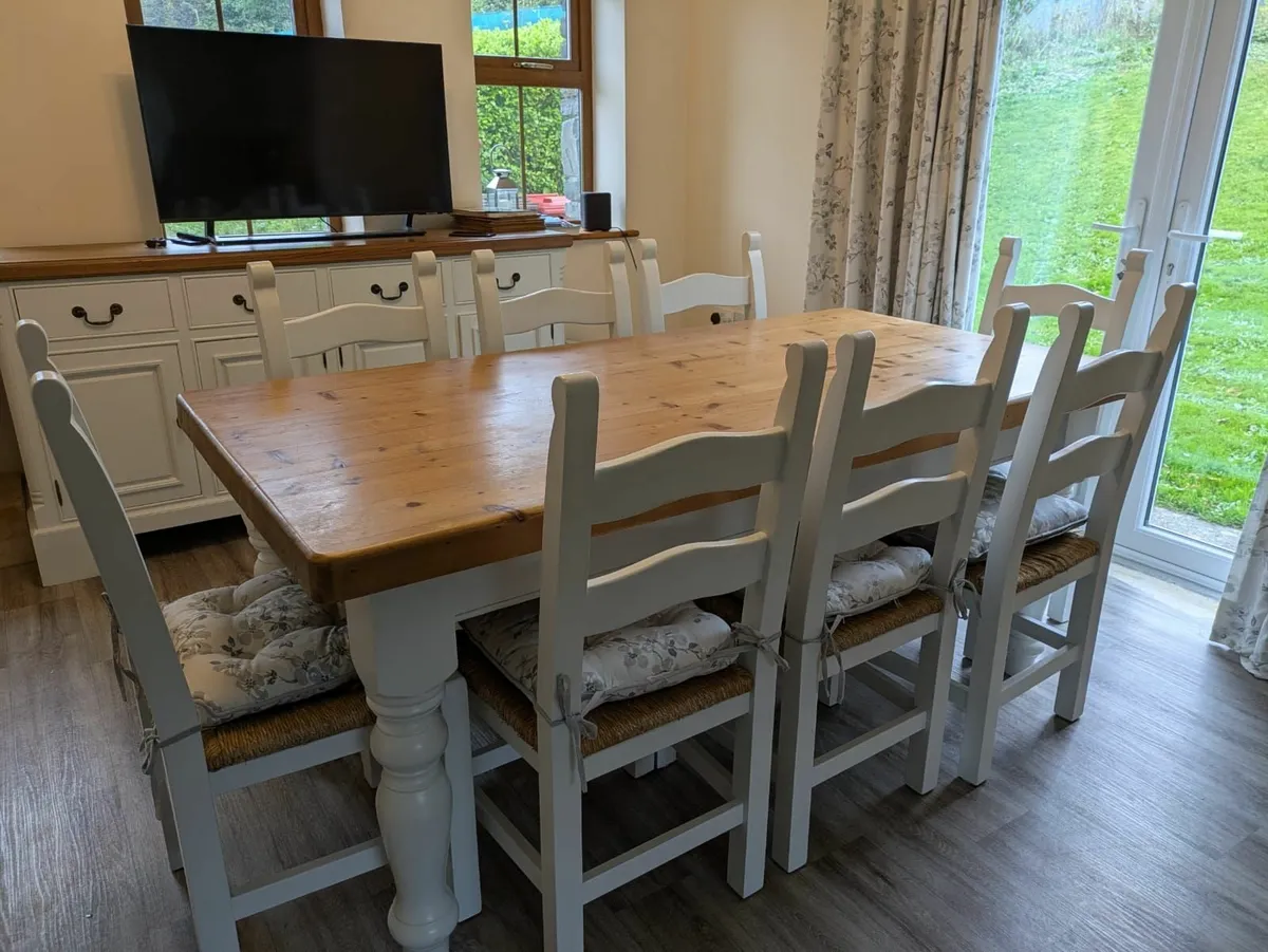 Solid re-claimed pine table and Chairs - Image 4