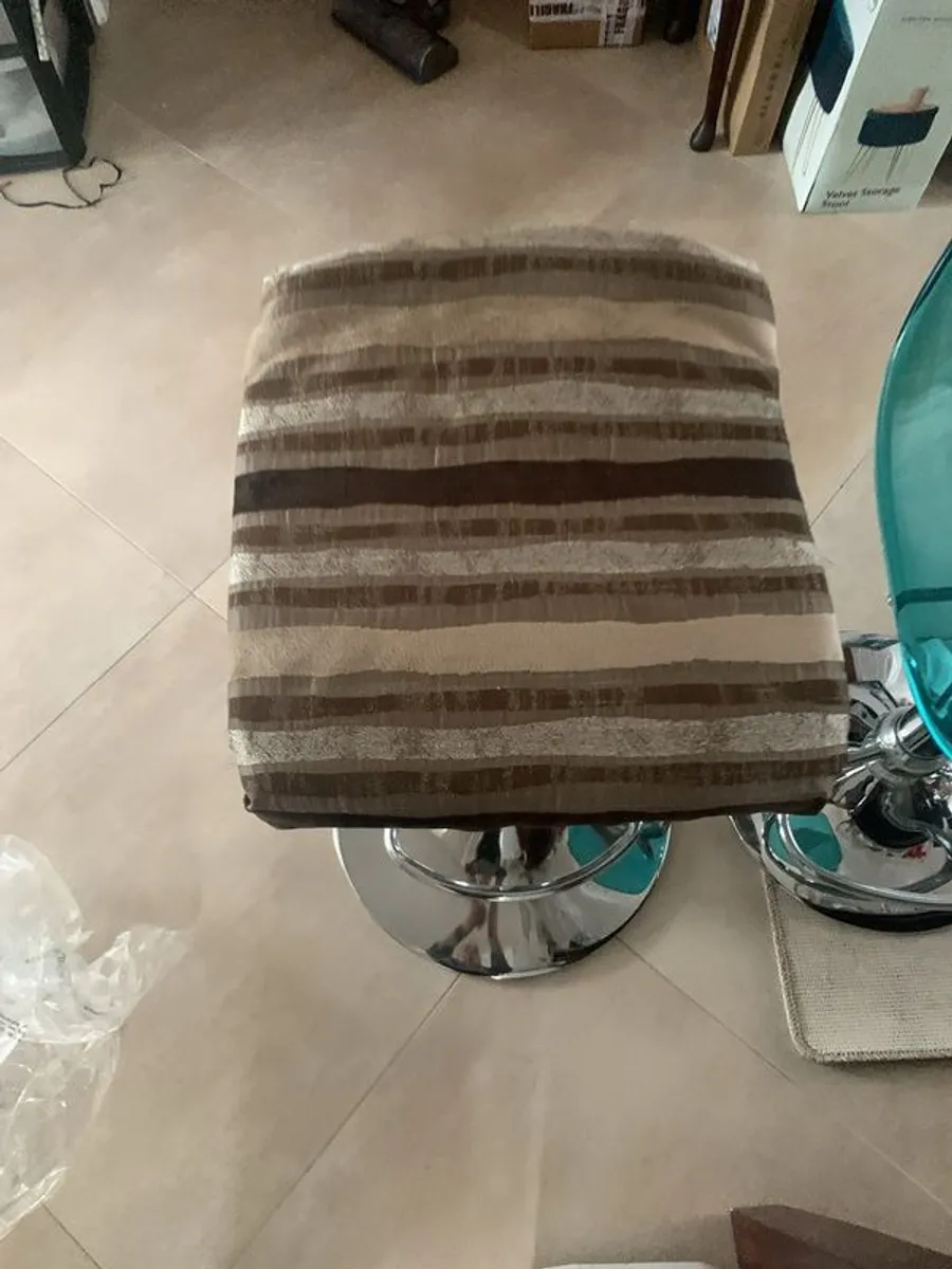 bar stools - Image 2