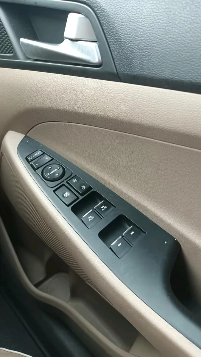 Hyudai Tucson Executive 5DR - Image 3