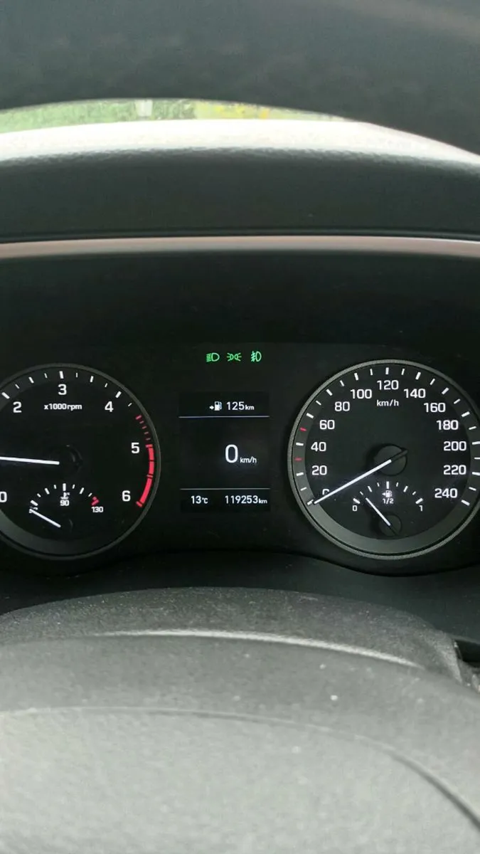 Hyudai Tucson Executive 5DR - Image 4