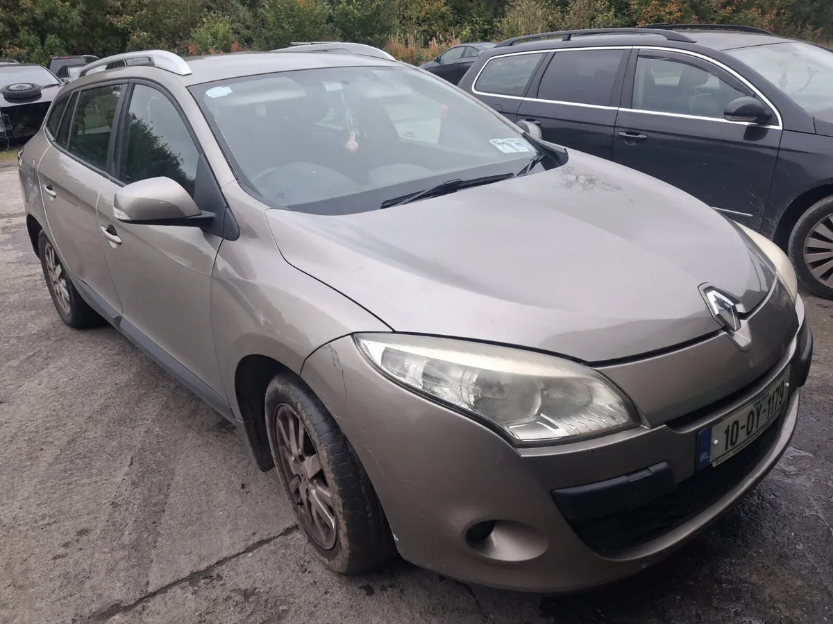 2010 Renault Megane estate parts - Image 1