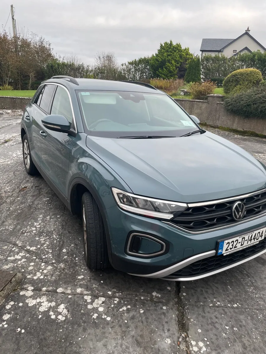 Volkswagen T-Roc 2023 - Image 1