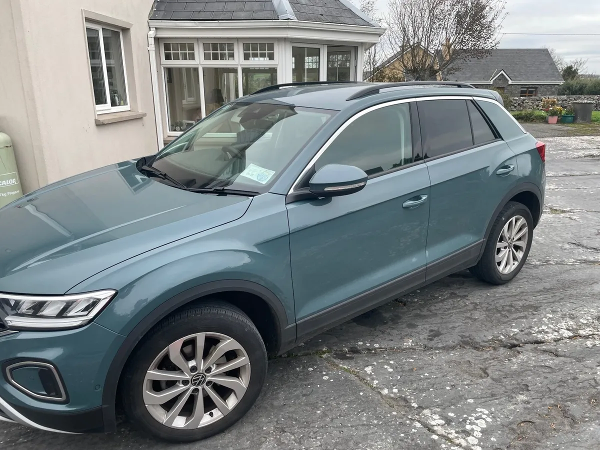 Volkswagen T-Roc 2023 - Image 2