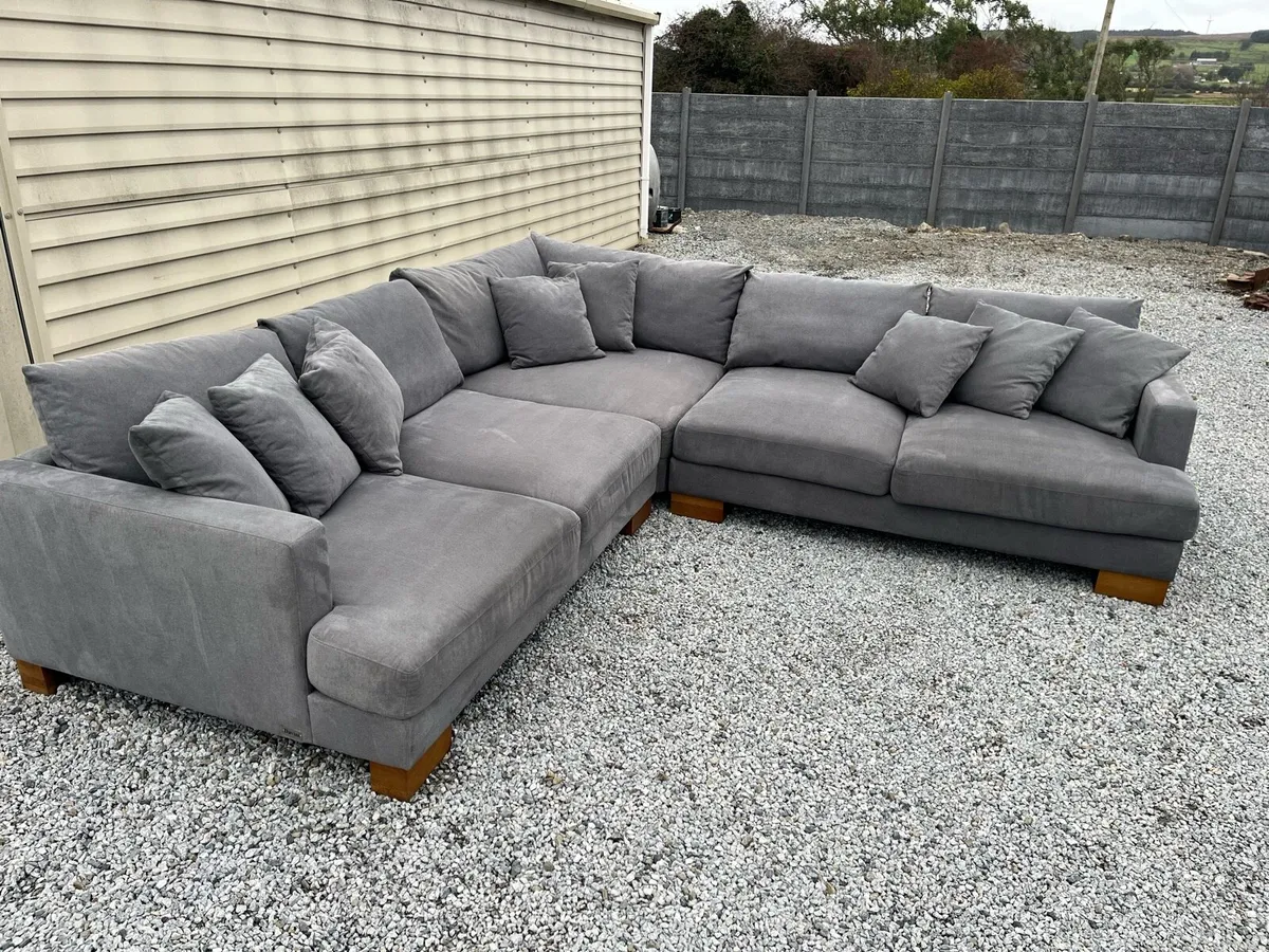 Jumbo L shape modular couch - Image 1