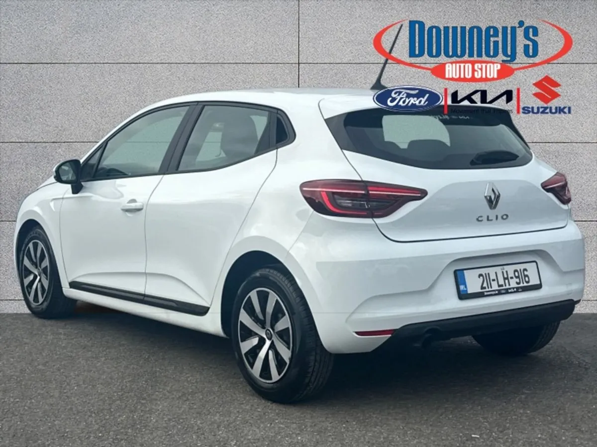 Renault Clio Expression 1.0 Petrol. - Image 4