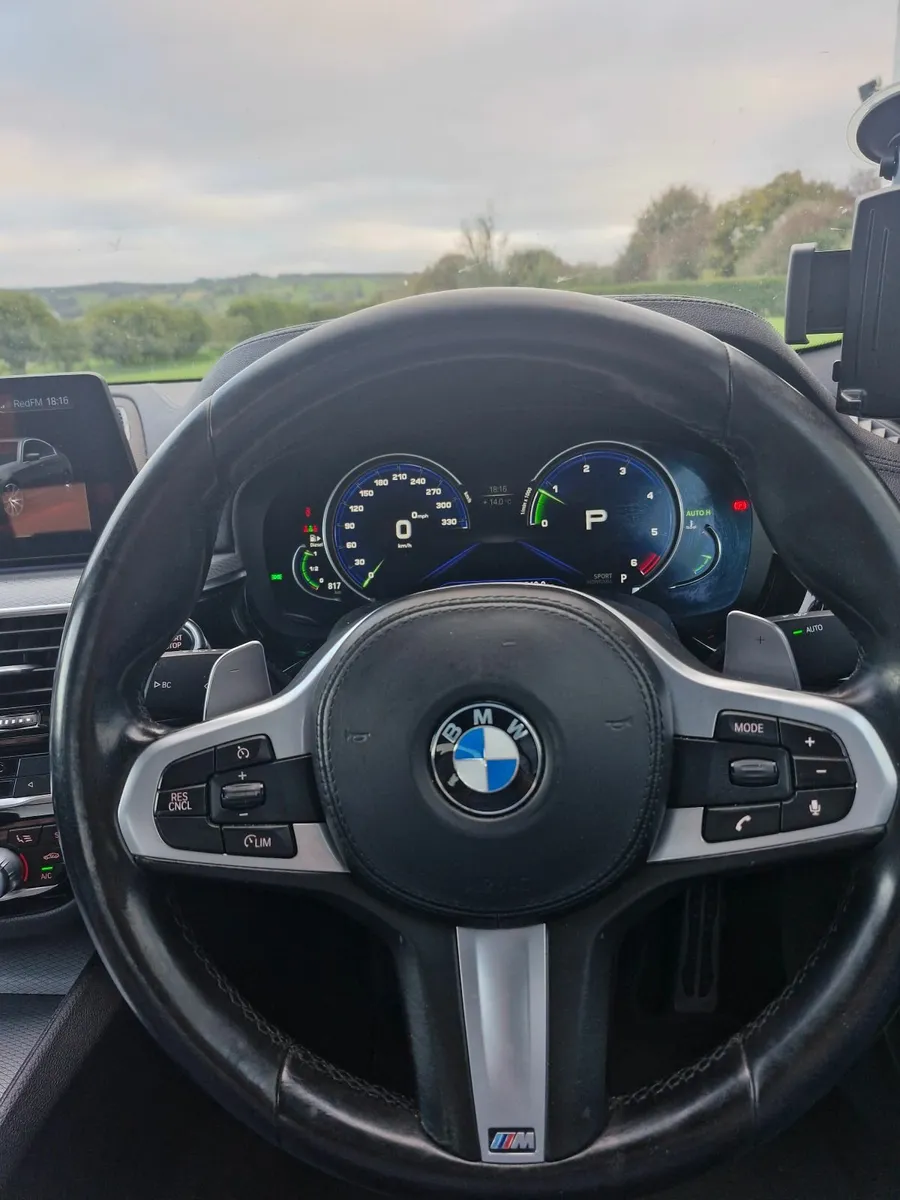 BMW 5-Series 2018 - Image 2