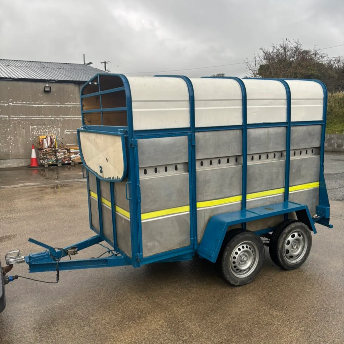 8by5 cattle trailer for sale - Image 1