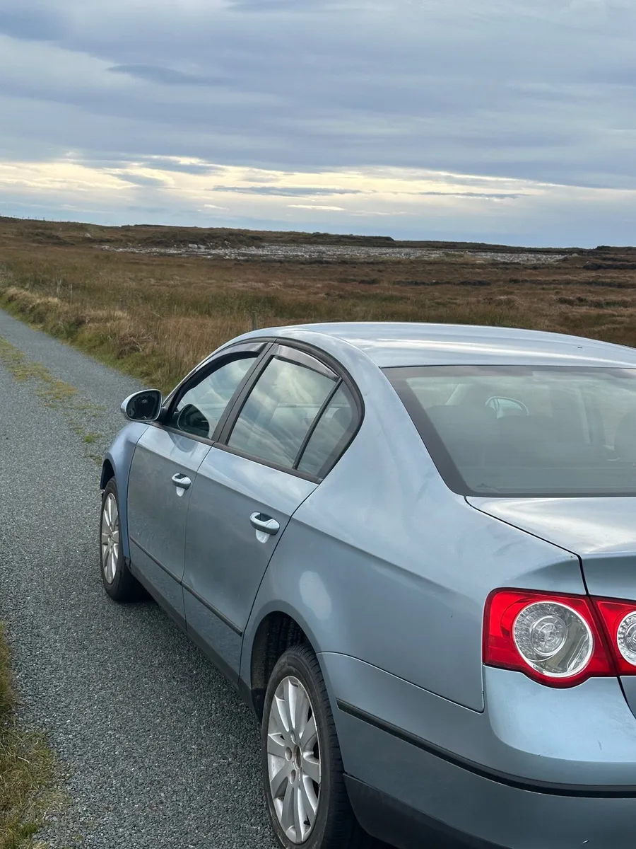 Volkswagen Passat 2005 - Image 4