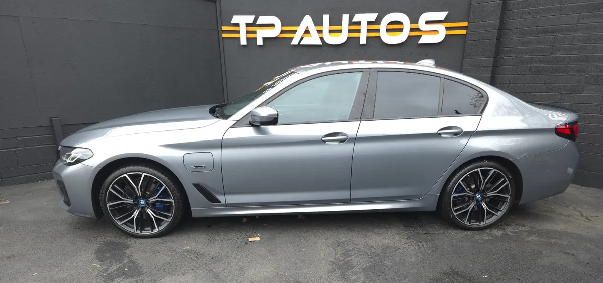 BMW 5-Series 2022 M-Sport - Image 3