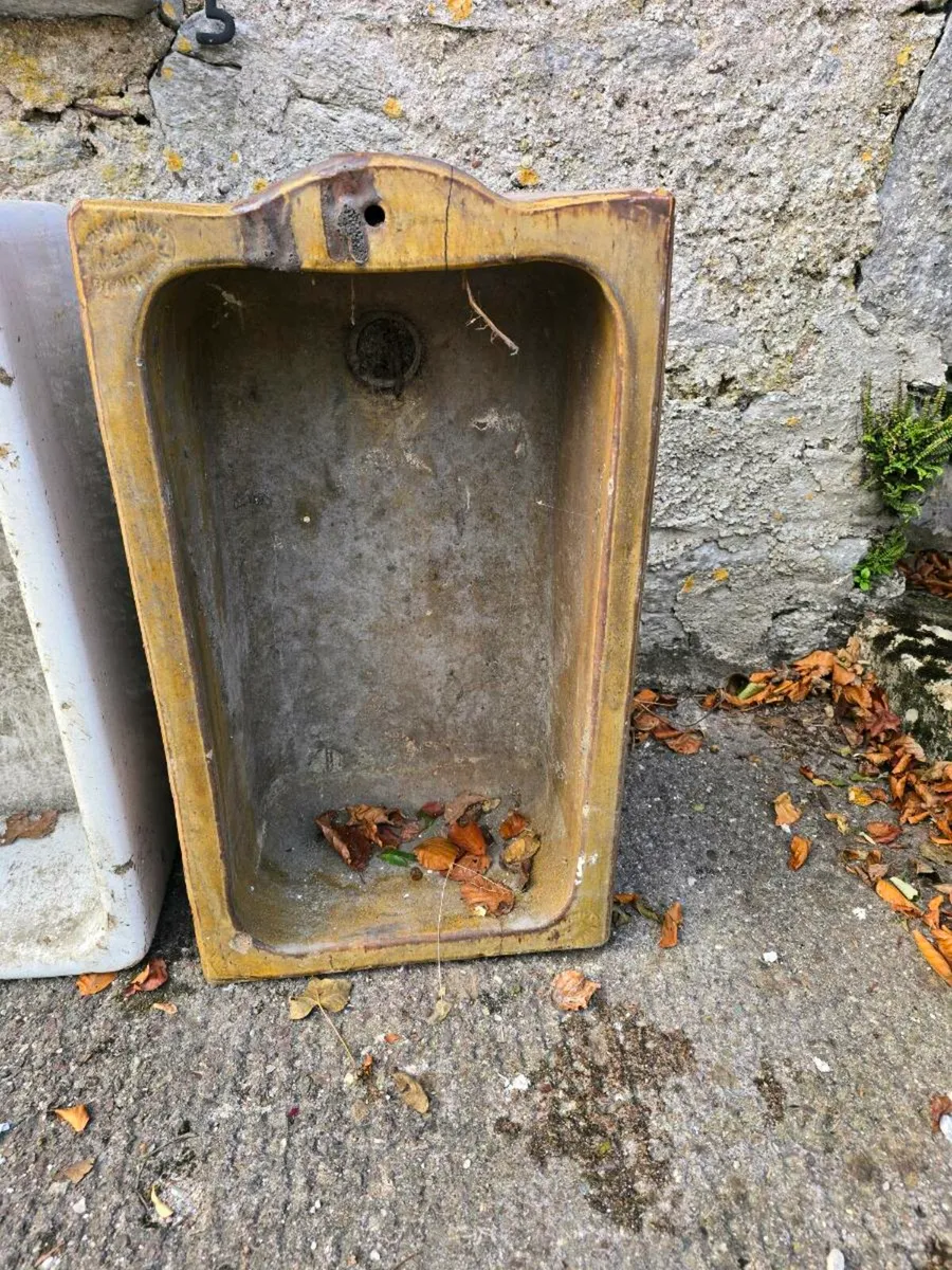 Selection of old sinks - Image 2