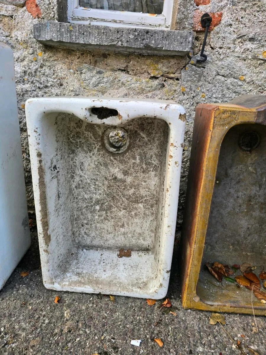 Selection of old sinks - Image 3